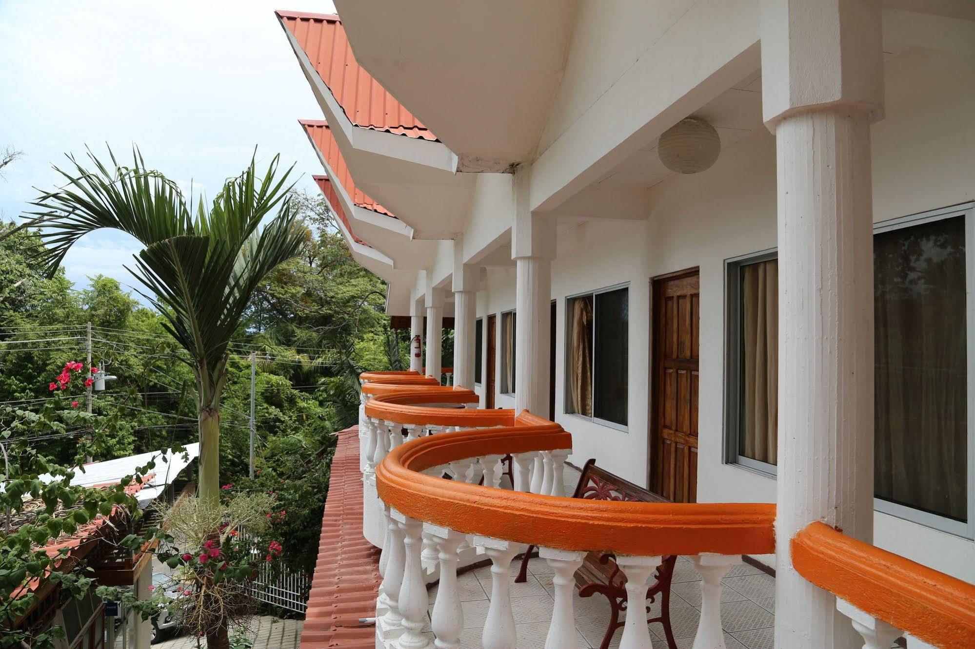 Hotel Coco Beach Manuel Antonio Exteriör bild